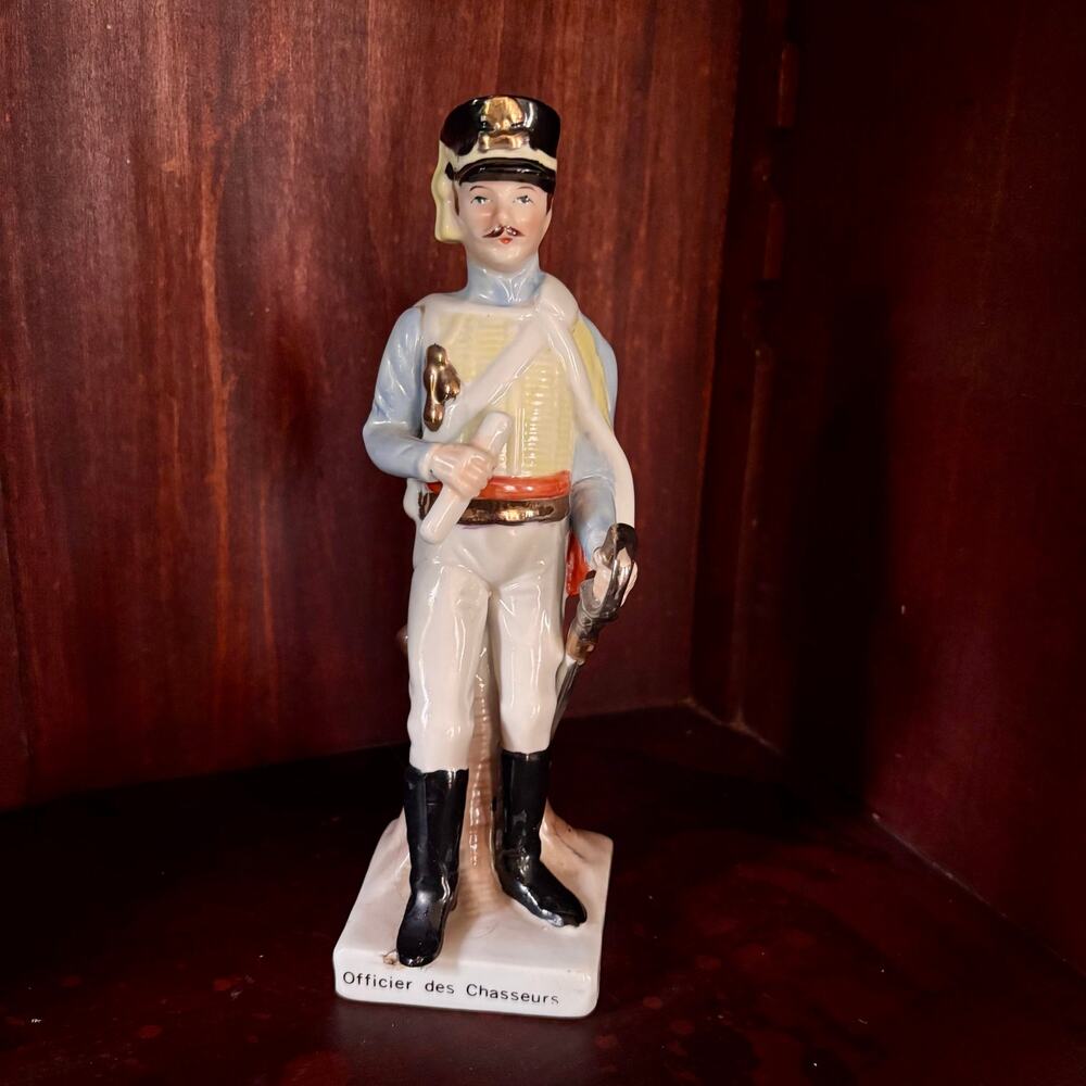 Napoleonic Military Figurine - Officier des Chasseurs Made in Italy 9 inches